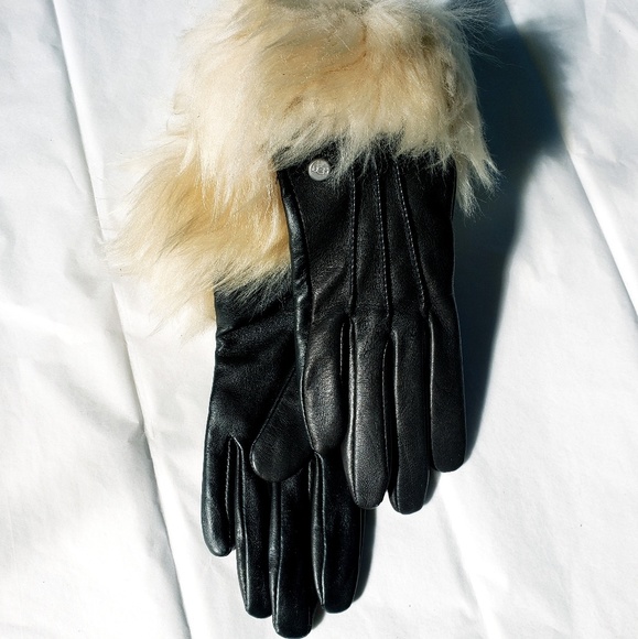 SOLD 🥰NWT💗UGG Shearling Black Leather Gloves - Picture 2 of 8